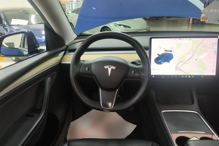 Used Tesla Model Y 2021 Standard Range Rear-Wheel Drive Version Steering Wheel