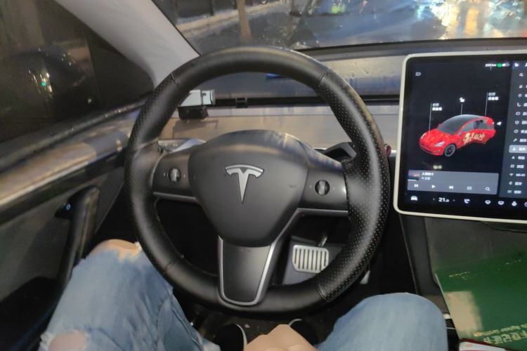 Used Tesla Model Y 2021 Long-Range All-Wheel-Drive Version Steering Wheel