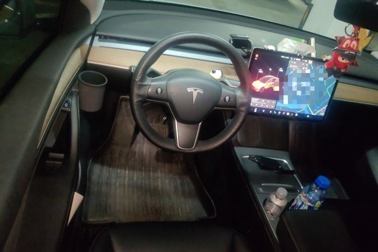Used Tesla Model Y 2021 Long-Range All-Wheel-Drive Version Steering Wheel