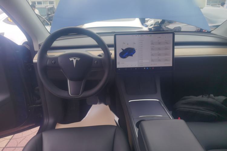 Used Tesla Model Y 2021 Long-Range All-Wheel-Drive Version 3D7 Steering Wheel