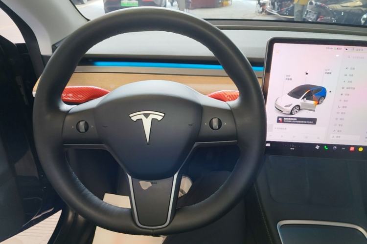 Used Tesla Model Y 2021 Standard Range Rear-Wheel Drive Version Steering Wheel