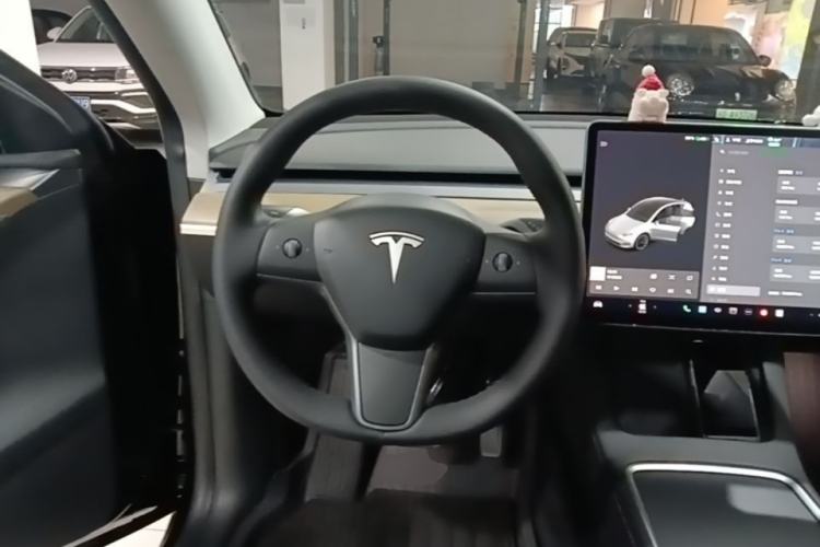 Used Tesla Model Y 2021 Standard Range Rear-Wheel Drive Version Steering Wheel