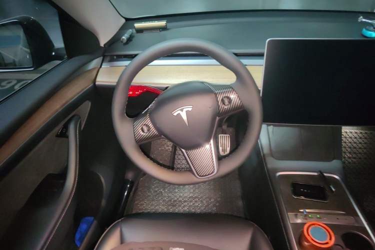 Used Tesla Model Y 2021 Long-Range All-Wheel-Drive Version 3D7 Steering Wheel
