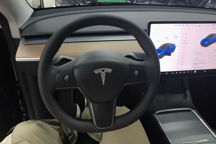 Used Tesla Model Y 2021 Long-Range All-Wheel-Drive Version 3D7 Steering Wheel