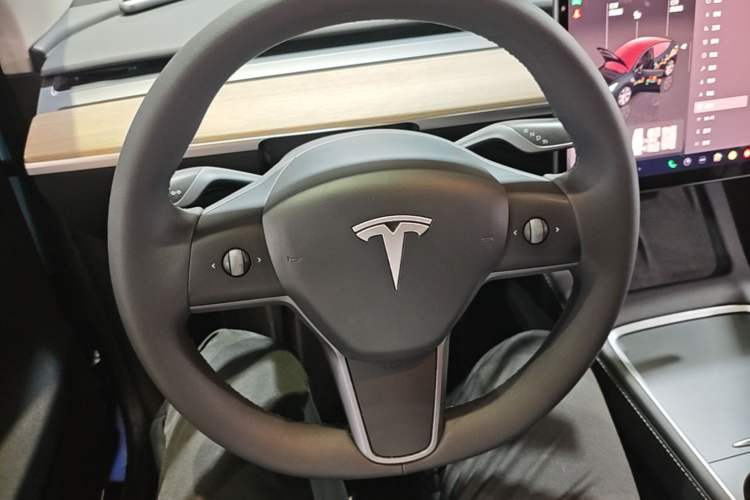 Used Tesla Model Y 2021 Revised Version 2 Long-Range All-Wheel-Drive Edition Steering Wheel