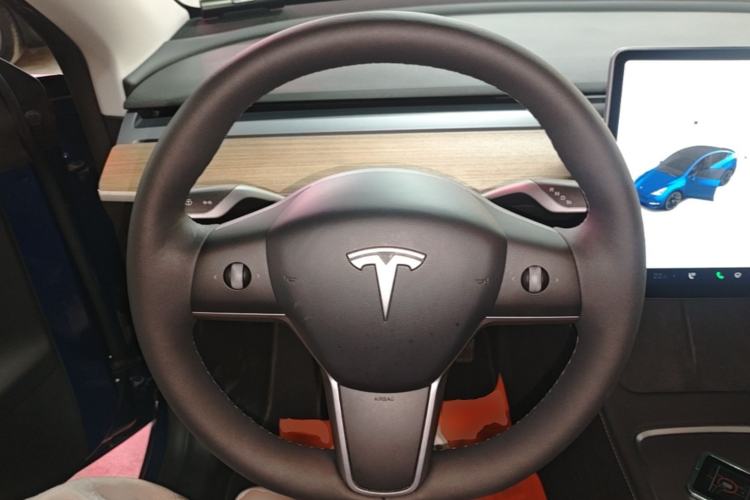 Used Tesla Model Y 2021 Long-Range All-Wheel-Drive Version 3D7 Steering Wheel