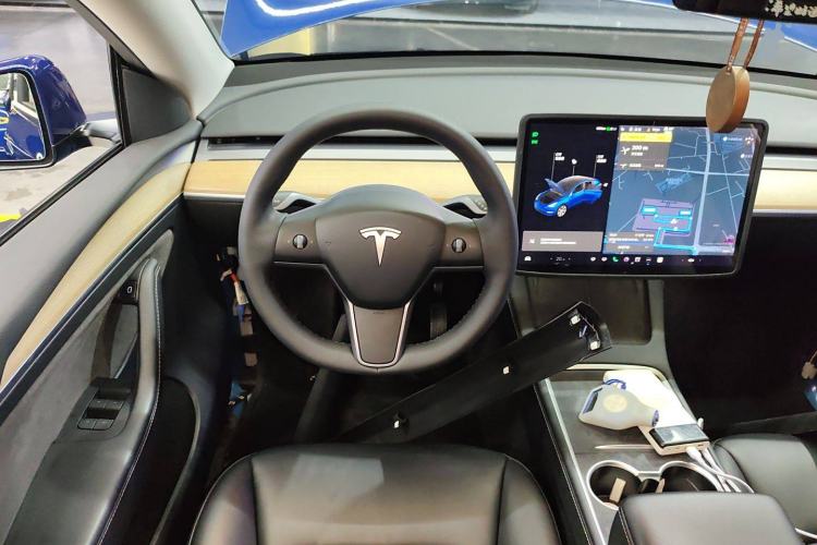 Used Tesla Model Y 2021 Standard Range Rear-Wheel Drive Version Steering Wheel
