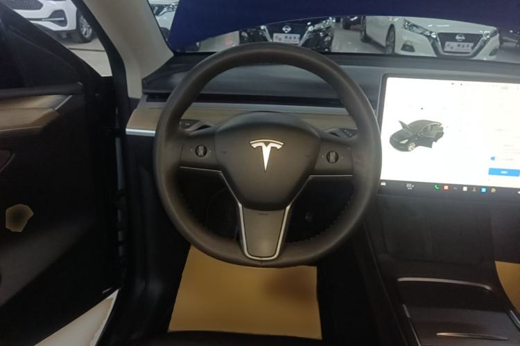 Used Tesla Model Y 2021 Standard Range Rear-Wheel Drive Version Steering Wheel
