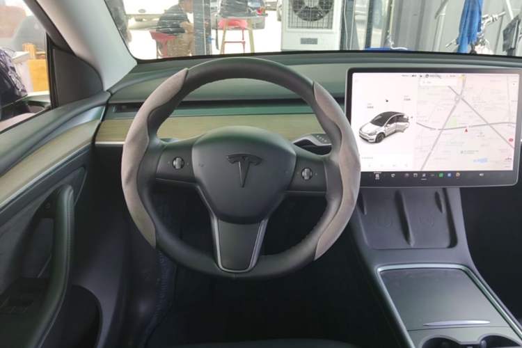 Used Tesla Model Y 2021 Long-Range All-Wheel-Drive Version Steering Wheel