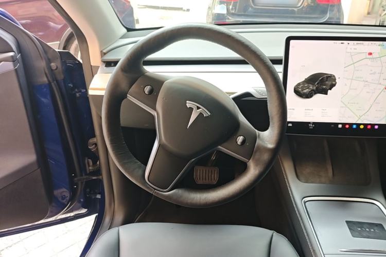 Used Tesla Model Y 2021 Long-Range All-Wheel-Drive Version 3D7 Steering Wheel