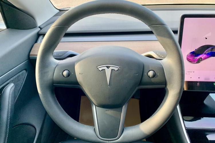 Used Tesla Model Y 2021 Long-Range All-Wheel-Drive Version Steering Wheel