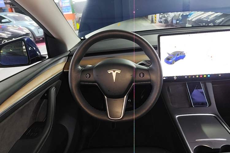 Used Tesla Model Y 2021 Long-Range All-Wheel-Drive Version Steering Wheel