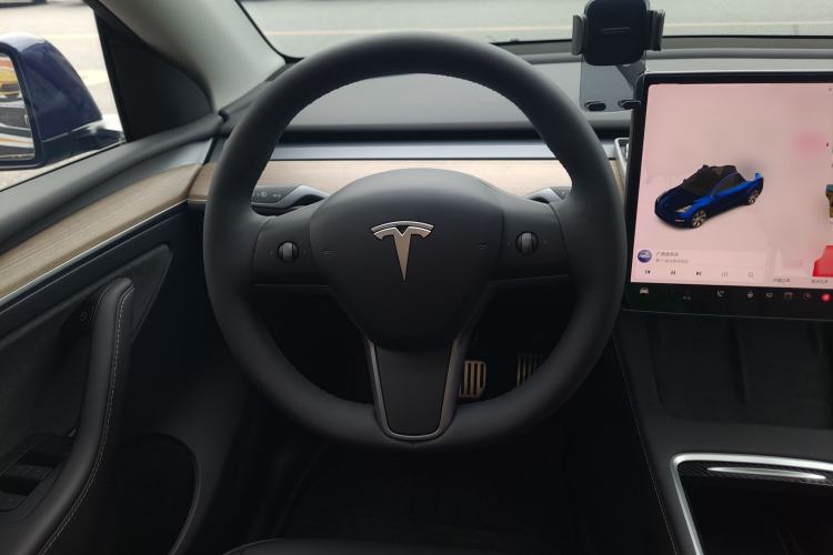Used Tesla Model Y 2021 Standard Range Rear-Wheel Drive Version Steering Wheel