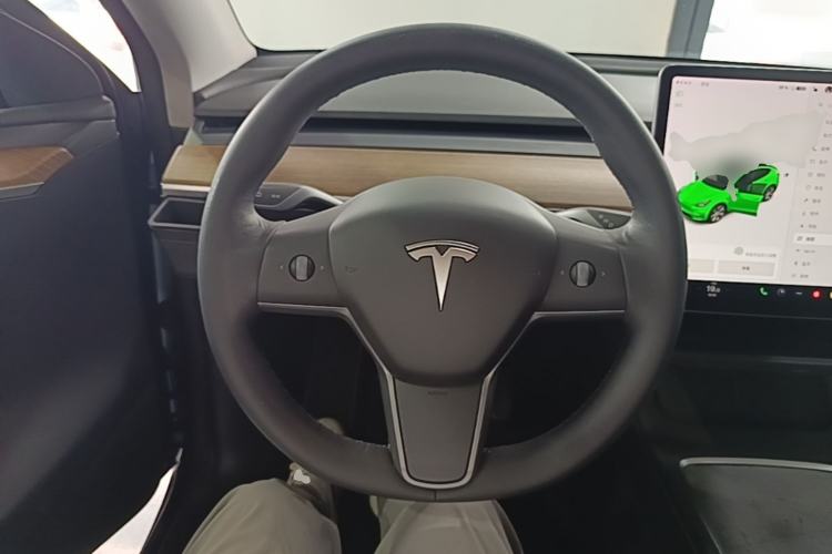 Used Tesla Model Y 2021 Long-Range All-Wheel-Drive Version Steering Wheel