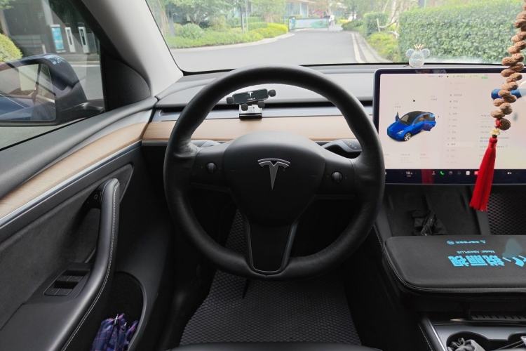 Used Tesla Model Y 2021 Long-Range All-Wheel-Drive Version Steering Wheel