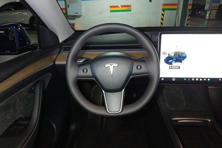 Used Tesla Model Y 2021 Long-Range All-Wheel-Drive Version 3D7 Steering Wheel