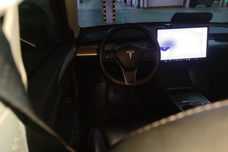 Used Tesla Model Y 2021 Long-Range All-Wheel-Drive Version Steering Wheel