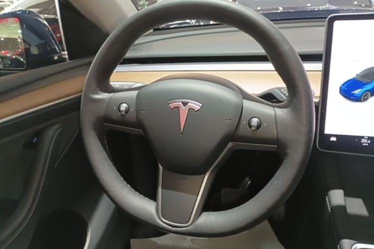 Used Tesla Model Y 2021 Long-Range All-Wheel-Drive Version Steering Wheel