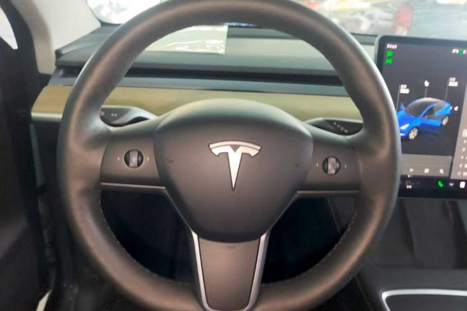 Used Tesla Model Y 2021 Long-Range All-Wheel-Drive Version Steering Wheel
