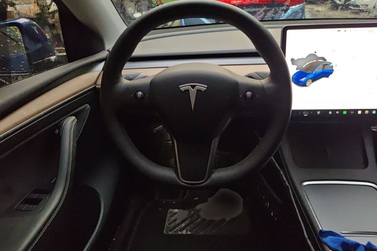 Used Tesla Model Y 2021 Long-Range All-Wheel-Drive Version Steering Wheel