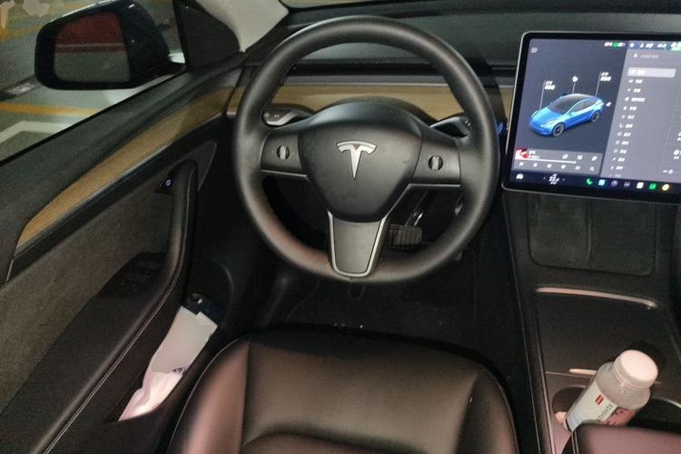 Used Tesla Model Y 2021 Long-Range All-Wheel-Drive Version Steering Wheel