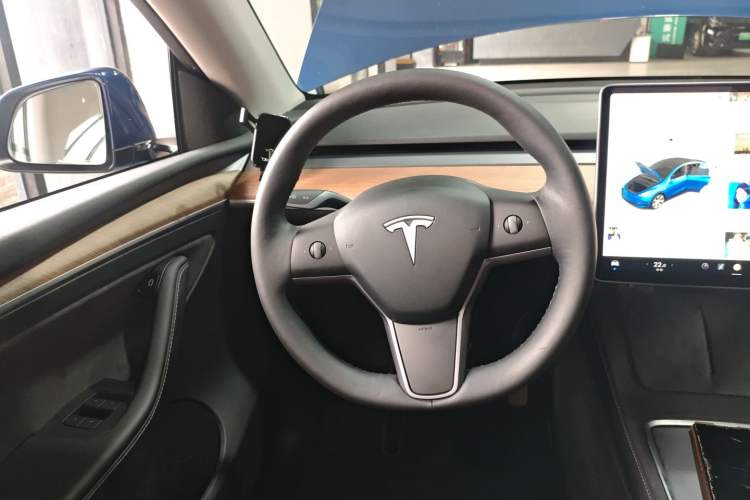 Used Tesla Model Y 2021 Long-Range All-Wheel-Drive Version 3D7 Steering Wheel
