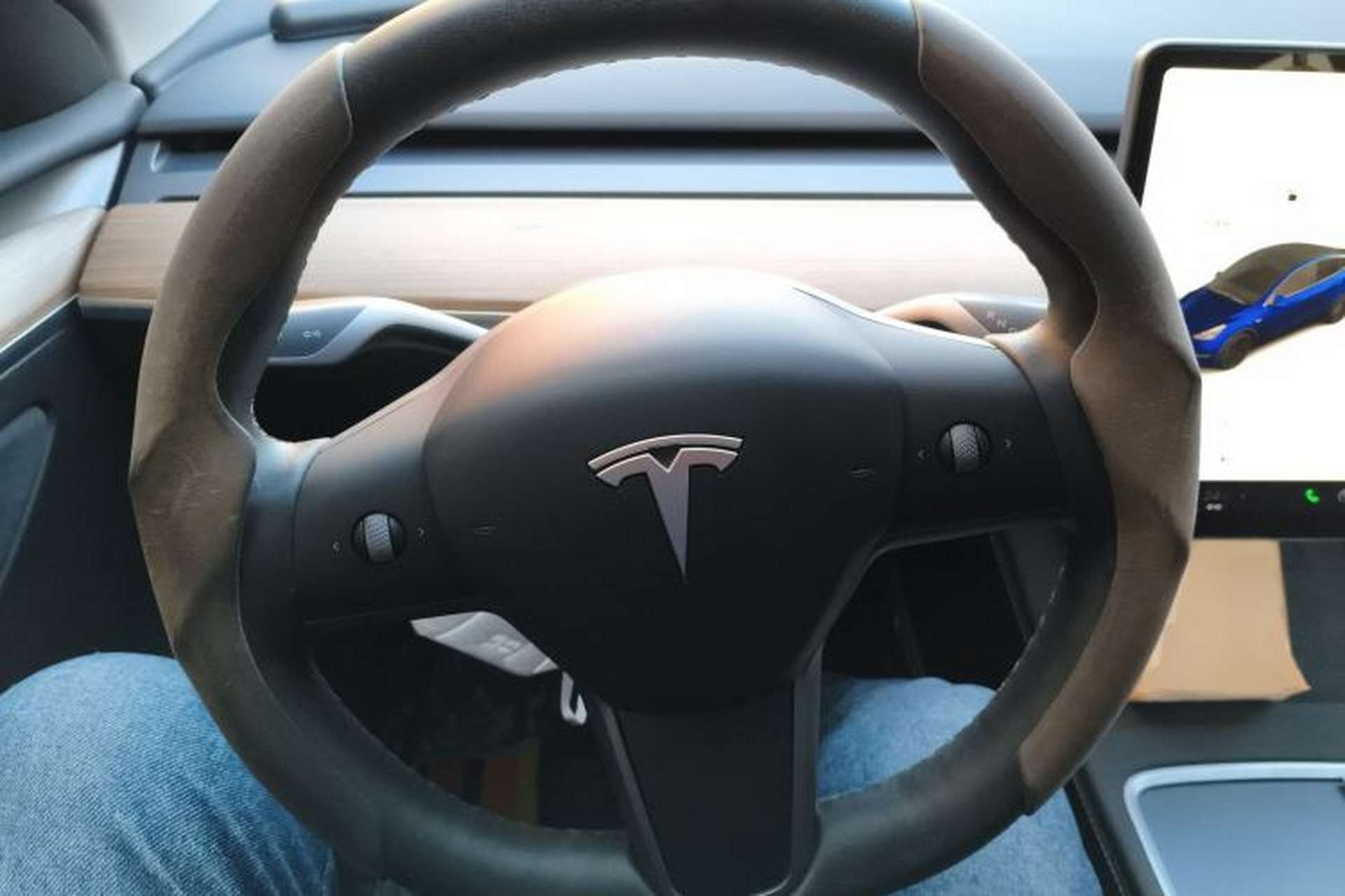 Used Tesla Model Y 2021 Standard Range Rear-Wheel Drive Version Steering Wheel