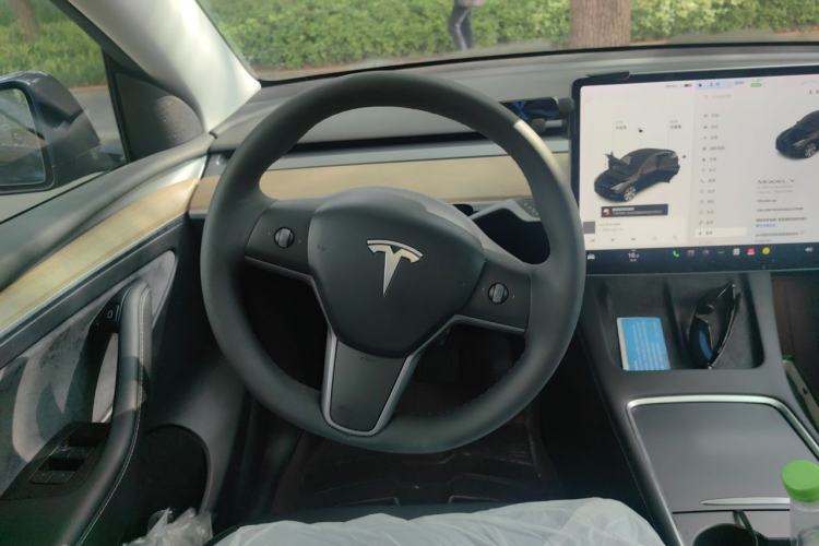 Used Tesla Model Y 2021 Long-Range All-Wheel-Drive Version 3D7 Steering Wheel