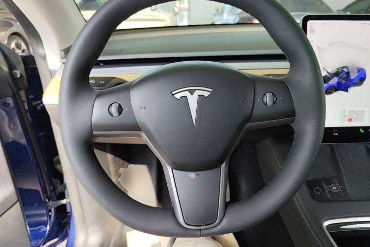 Used Tesla Model Y 2021 Long-Range All-Wheel-Drive Version 3D7 Steering Wheel