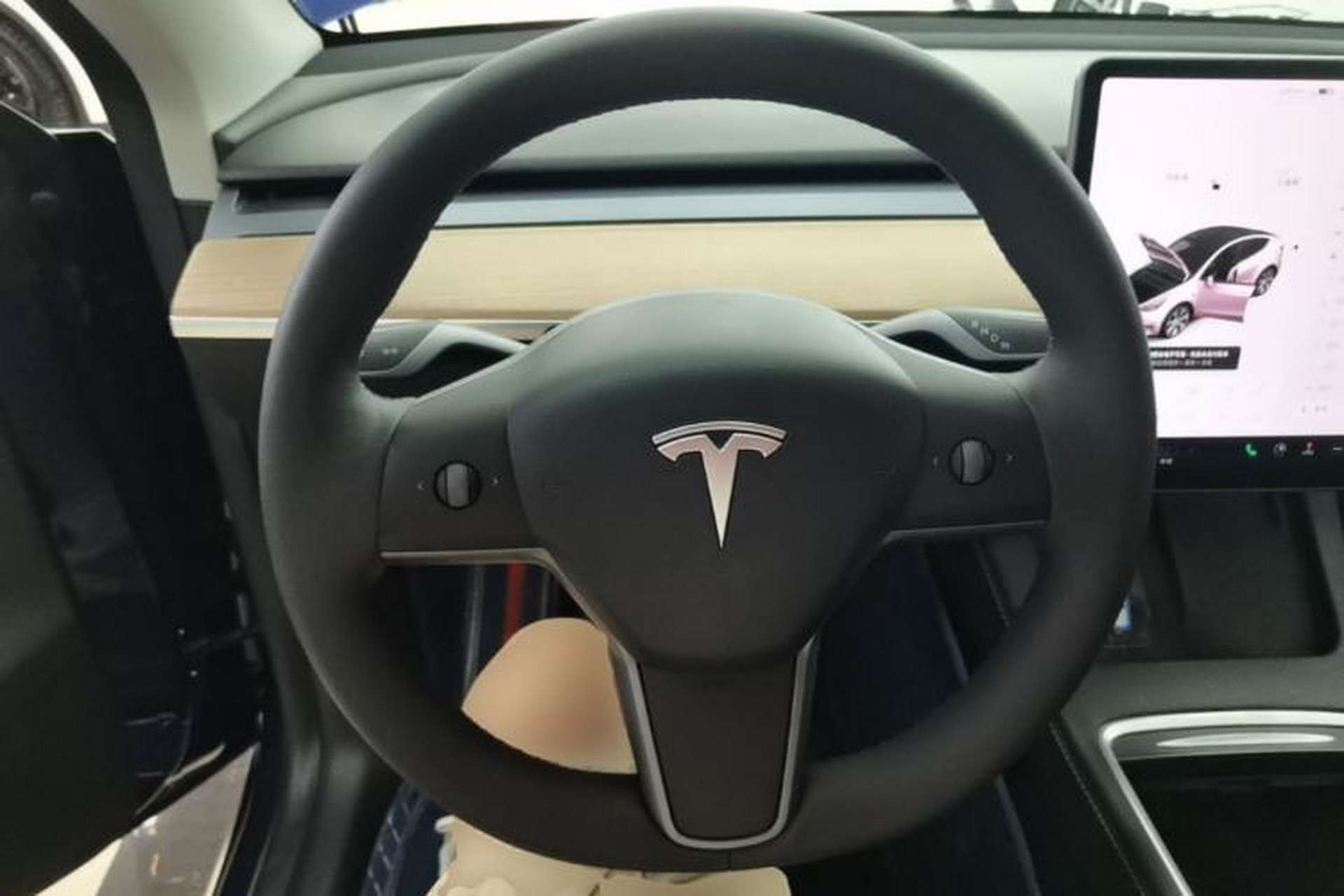 Used Tesla Model Y 2021 Long-Range All-Wheel-Drive Version Steering Wheel