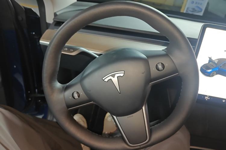Used Tesla Model Y 2021 Long-Range All-Wheel-Drive Version Steering Wheel