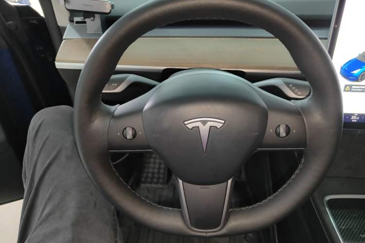 Used Tesla Model Y 2021 Long-Range All-Wheel-Drive Version 3D7 Steering Wheel