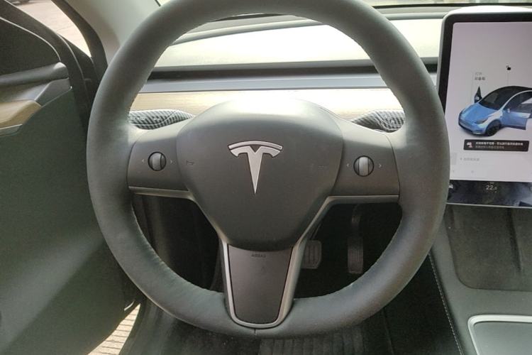 Used Tesla Model Y 2021 Long-Range All-Wheel-Drive Version 3D7 Steering Wheel