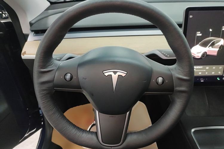 Used Tesla Model Y 2021 Long-Range All-Wheel-Drive Version 3D7 Steering Wheel