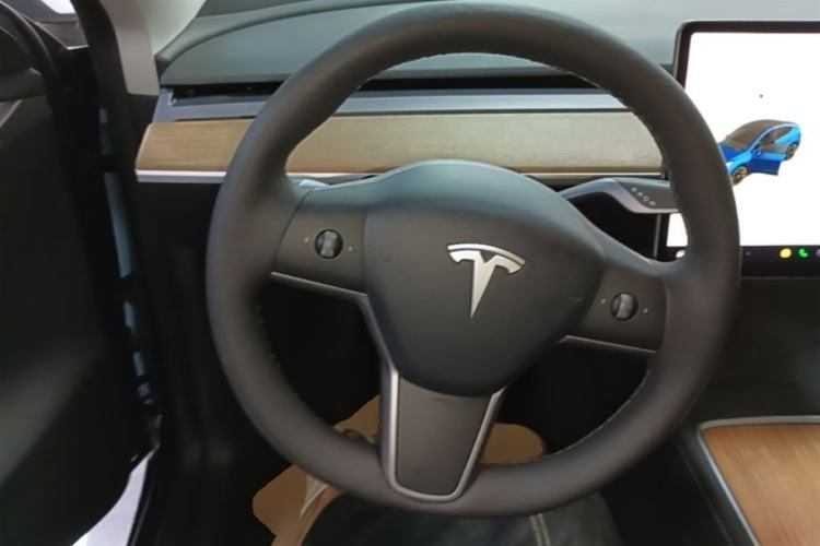 Used Tesla Model Y 2021 Long-Range All-Wheel-Drive Version Steering Wheel
