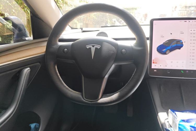 Used Tesla Model Y 2021 Long-Range All-Wheel-Drive Version 3D7 Steering Wheel