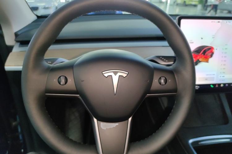 Used Tesla Model Y 2021 Long-Range All-Wheel-Drive Version Steering Wheel