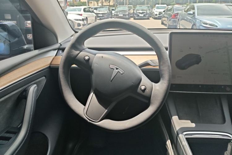 Used Tesla Model Y 2021 Standard Range Rear-Wheel Drive Version Steering Wheel