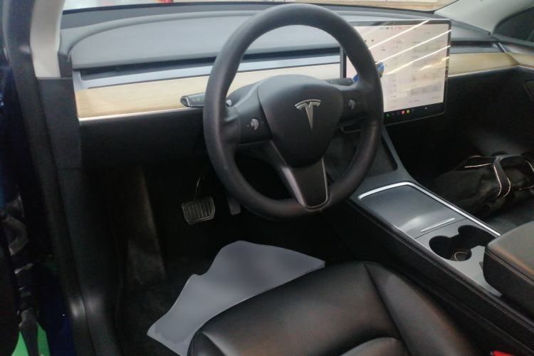 Used Tesla Model Y 2021 Long-Range All-Wheel-Drive Version 3D7 Steering Wheel