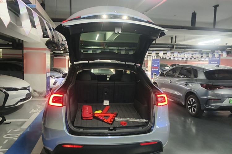 Used Tesla Model Y 2021 Long-Range All-Wheel-Drive Version Trunk