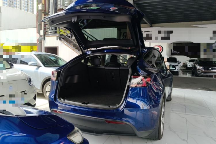 Used Tesla Model Y 2021 Long-Range All-Wheel-Drive Version 3D7 Trunk