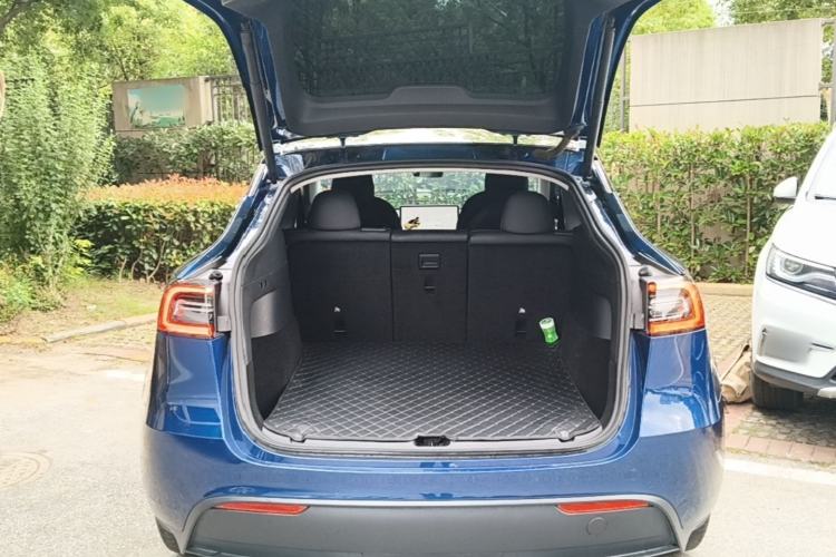 Used Tesla Model Y 2021 Long-Range All-Wheel-Drive Version Trunk