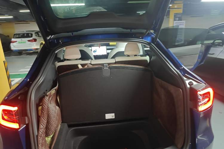 Used Tesla Model Y 2021 Long-Range All-Wheel-Drive Version 3D7 Trunk