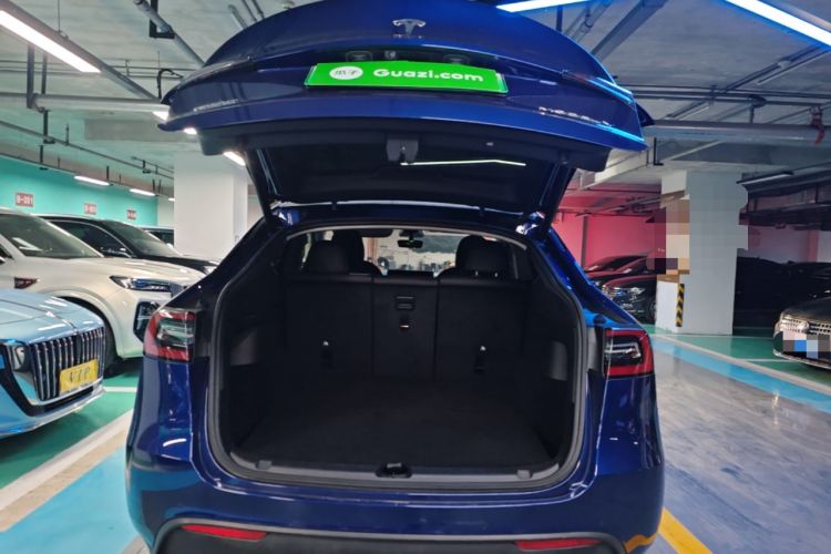 Used Tesla Model Y 2021 Long-Range All-Wheel-Drive Version Trunk