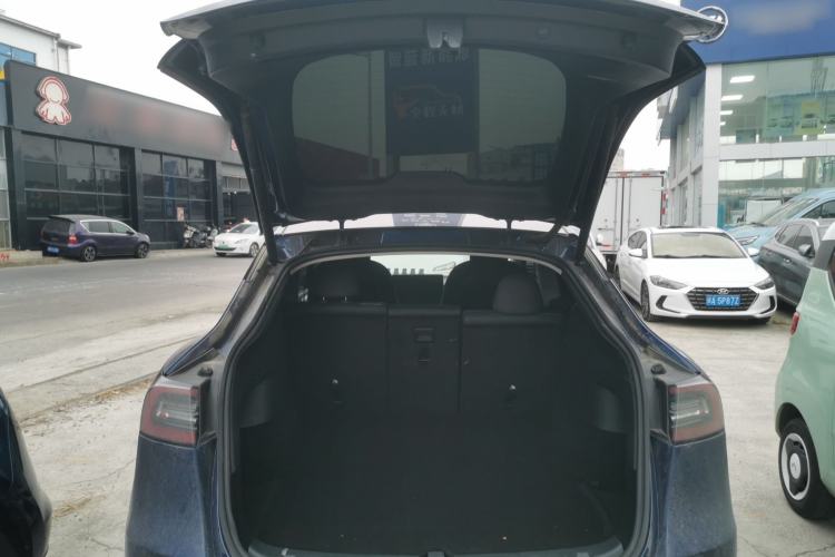Used Tesla Model Y 2021 Long-Range All-Wheel-Drive Version Trunk