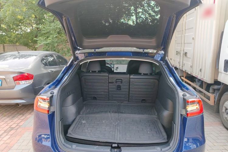Used Tesla Model Y 2021 Long-Range All-Wheel-Drive Version Trunk