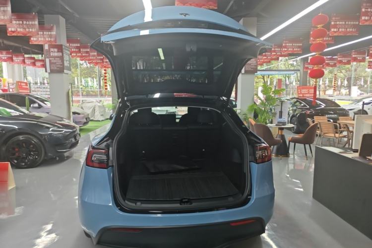 Used Tesla Model Y 2021 Long-Range All-Wheel-Drive Version 3D7 Trunk