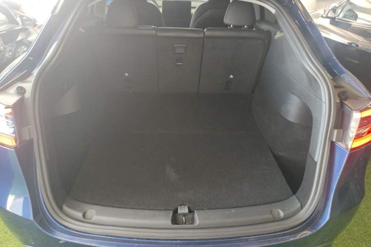 Used Tesla Model Y 2021 Standard Range Rear-Wheel Drive Version Trunk