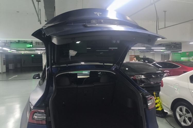 Used Tesla Model Y 2021 Long-Range All-Wheel-Drive Version Trunk