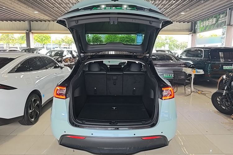 Used Tesla Model Y 2021 Standard Range Rear-Wheel Drive Version Trunk
